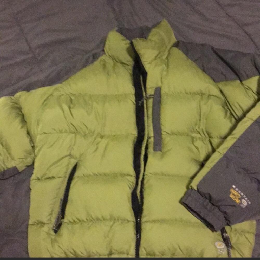 Mountain hardwear women’s coat. Fits SMALL